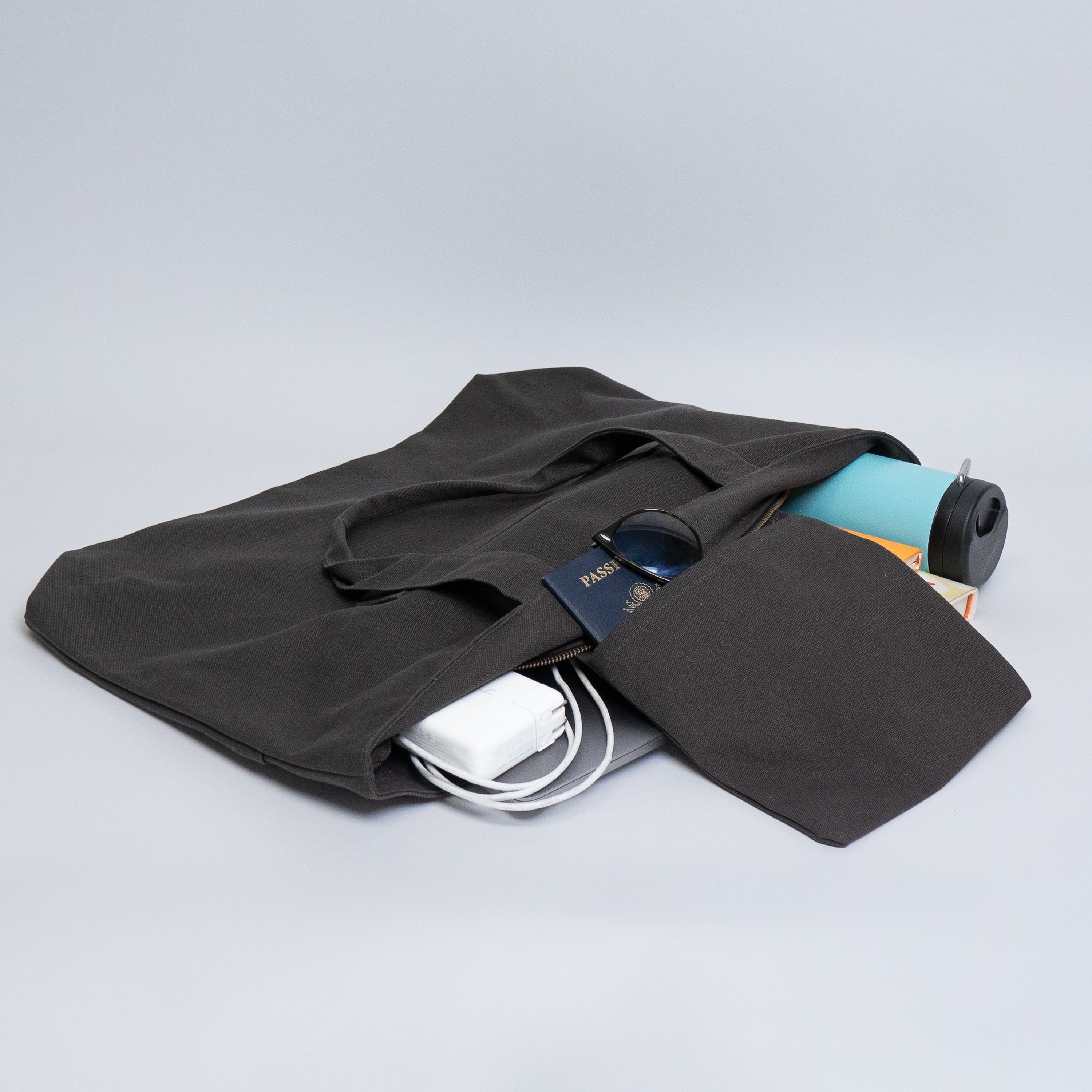 Tote bags with trolley sleeve