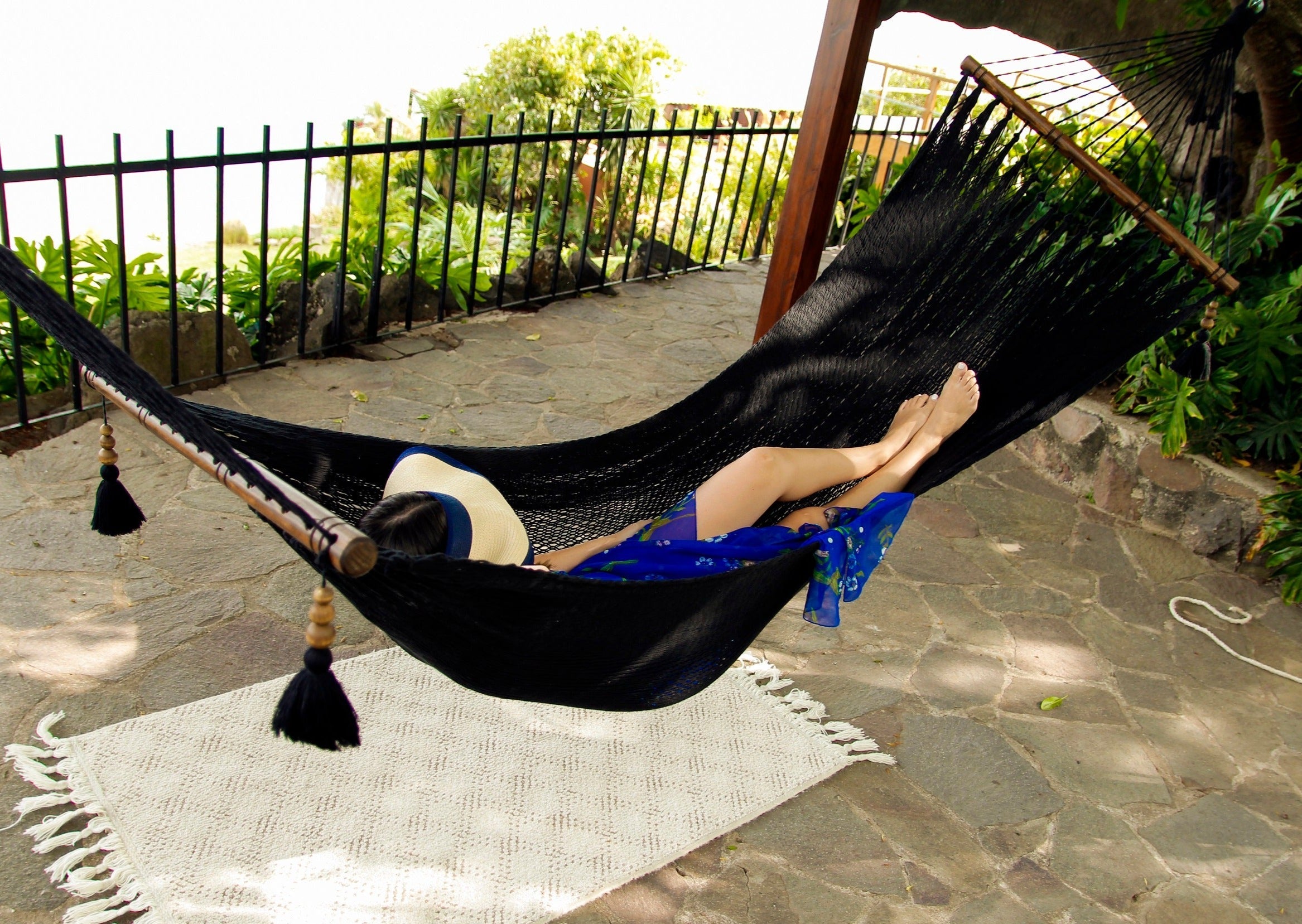 Woven Black Hammock With Wood Spreaders | JULIANNA